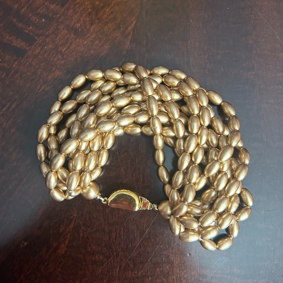 Beautiful vintage Carolee gold faux pearl oval shaped 12 strand bracelet. Signed - Picture 8 of 9